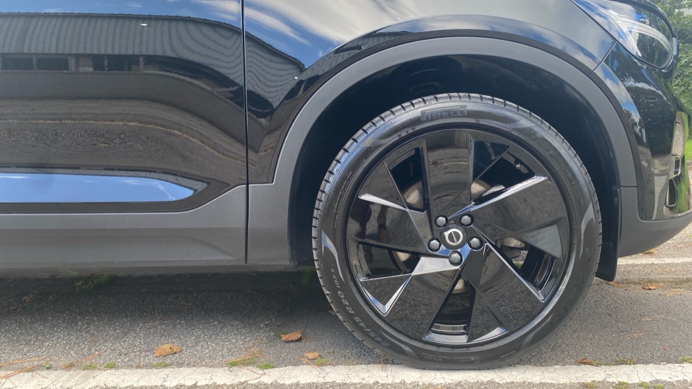 Volvo XC40 2.0 B3P Plus Black Edition 5dr Auto Petrol Estate - Image 9