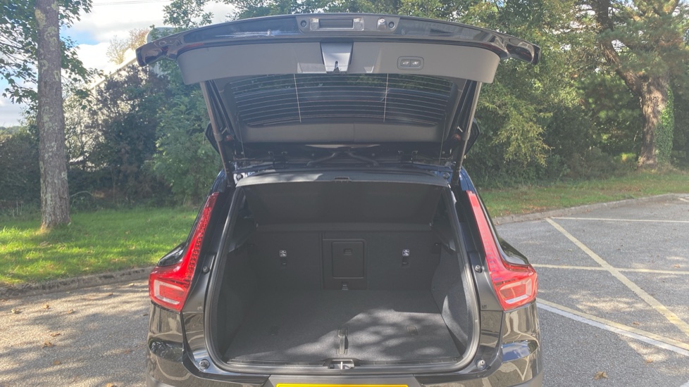 Volvo XC40 2.0 B3P Plus Black Edition 5dr Auto Petrol Estate - Image 13