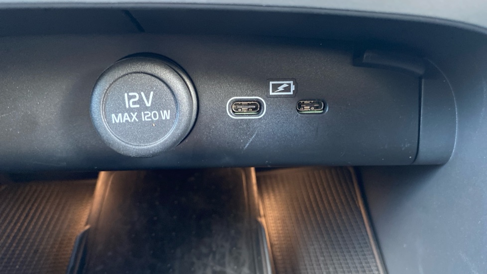 Volvo XC40 2.0 B3P Plus Black Edition 5dr Auto Petrol Estate - Image 47