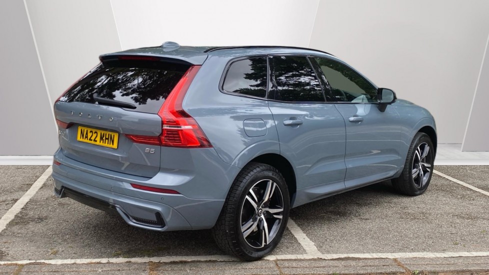 Volvo XC60 2.0 B5P R DESIGN 5dr Geartronic Petrol Estate - Image 2