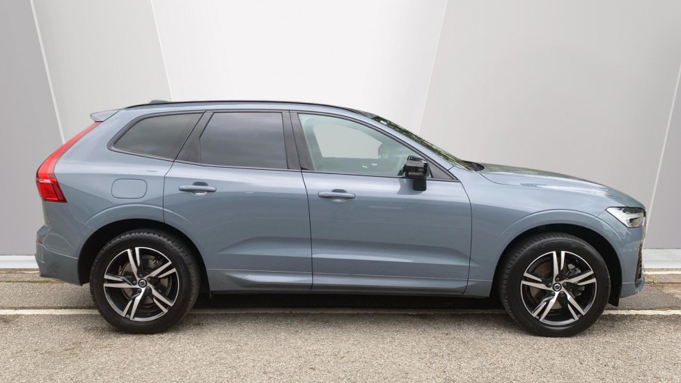 Volvo XC60 2.0 B5P R DESIGN 5dr Geartronic Petrol Estate - Image 3