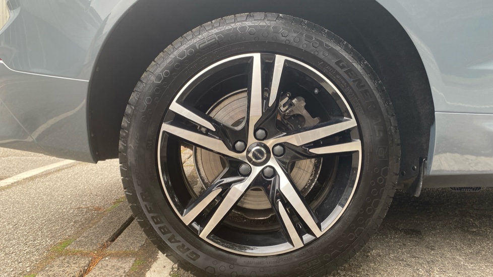 Volvo XC60 2.0 B5P R DESIGN 5dr Geartronic Petrol Estate - Image 9