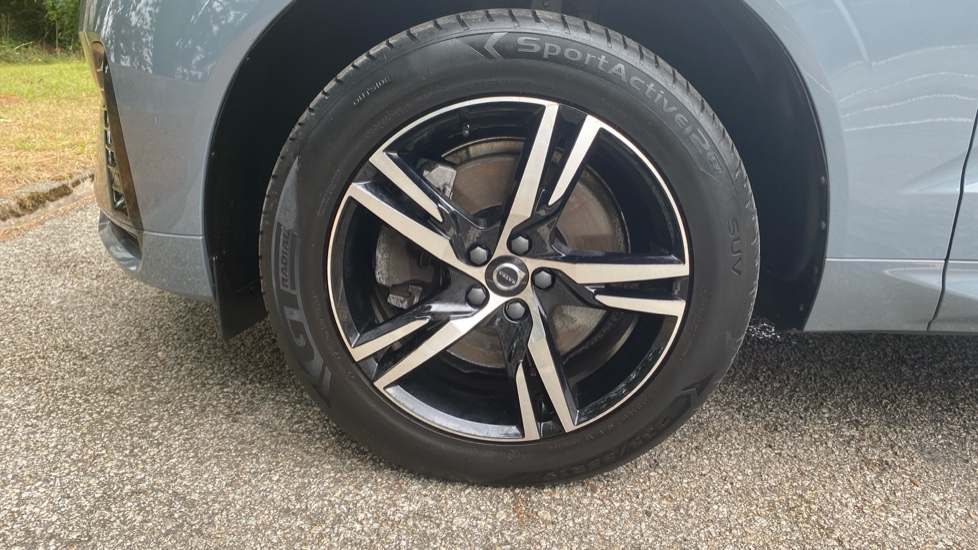 Volvo XC60 2.0 B5P R DESIGN 5dr Geartronic Petrol Estate - Image 36