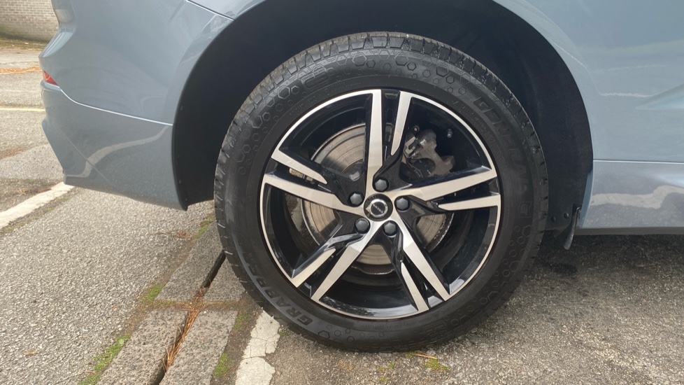 Volvo XC60 2.0 B5P R DESIGN 5dr Geartronic Petrol Estate - Image 38