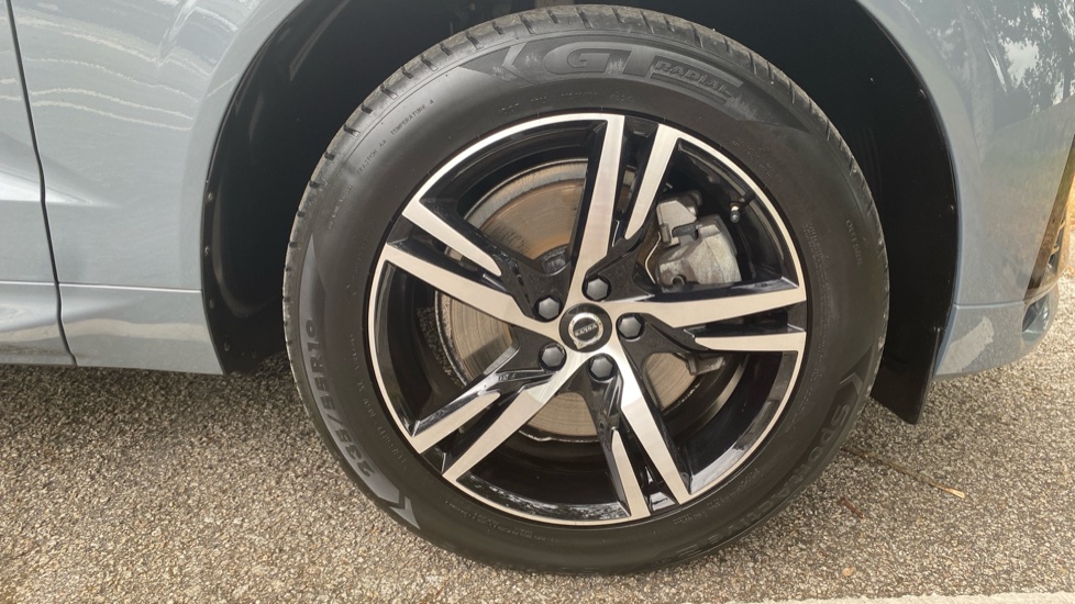 Volvo XC60 2.0 B5P R DESIGN 5dr Geartronic Petrol Estate - Image 39