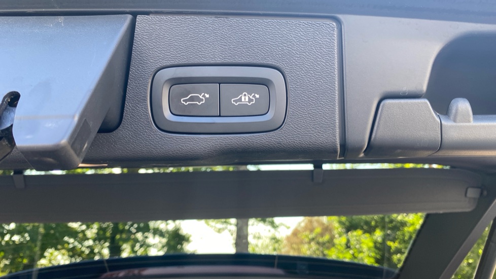 Volvo XC60 2.0 T8 [455] PHEV Ultra Dark 5dr AWD Geartronic Estate - Image 35