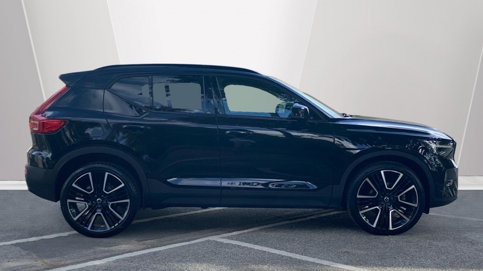 Volvo XC40 2.0 B3P Ultra Dark 5dr Auto Petrol Estate - Image 3