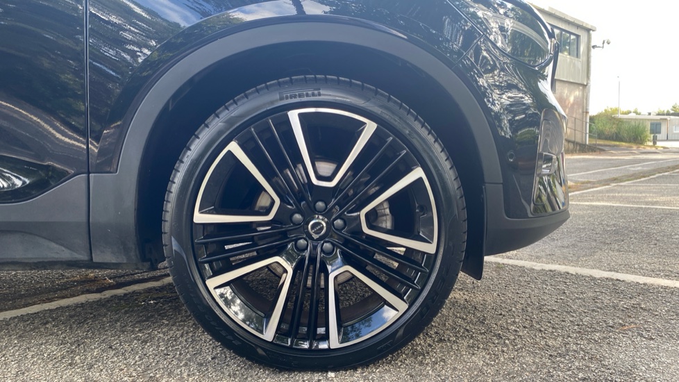 Volvo XC40 2.0 B3P Ultra Dark 5dr Auto Petrol Estate - Image 9