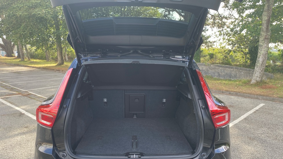 Volvo XC40 2.0 B3P Ultra Dark 5dr Auto Petrol Estate - Image 13