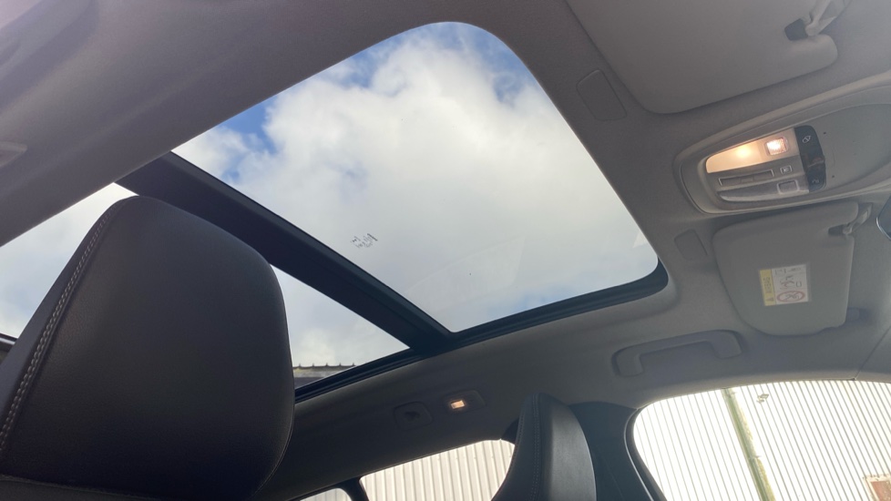 Volvo XC40 2.0 B3P Ultra Dark 5dr Auto Petrol Estate - Image 31