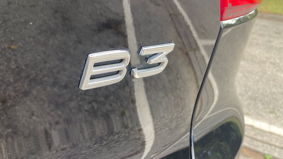 Volvo XC40 2.0 B3P Ultra Dark 5dr Auto Petrol Estate - Image 38
