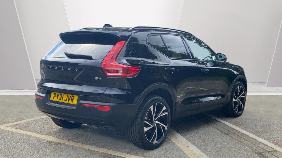 Volvo XC40 2.0 B4P R DESIGN Pro 5dr Auto Petrol Estate - Image 2
