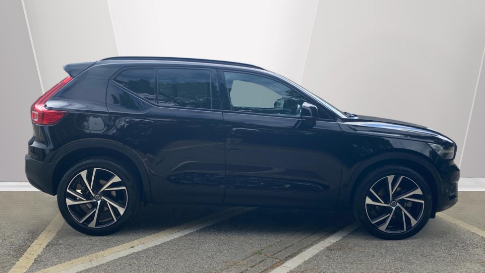 Volvo XC40 2.0 B4P R DESIGN Pro 5dr Auto Petrol Estate - Image 3