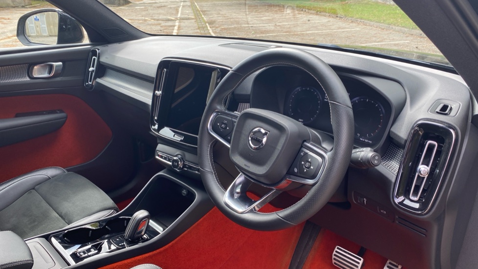 Volvo XC40 2.0 B4P R DESIGN Pro 5dr Auto Petrol Estate - Image 4