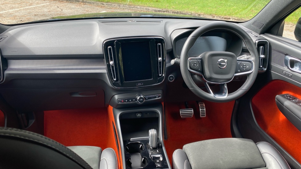 Volvo XC40 2.0 B4P R DESIGN Pro 5dr Auto Petrol Estate - Image 5