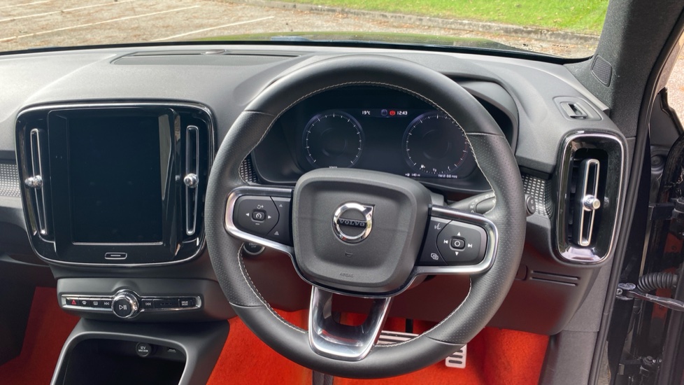 Volvo XC40 2.0 B4P R DESIGN Pro 5dr Auto Petrol Estate - Image 10