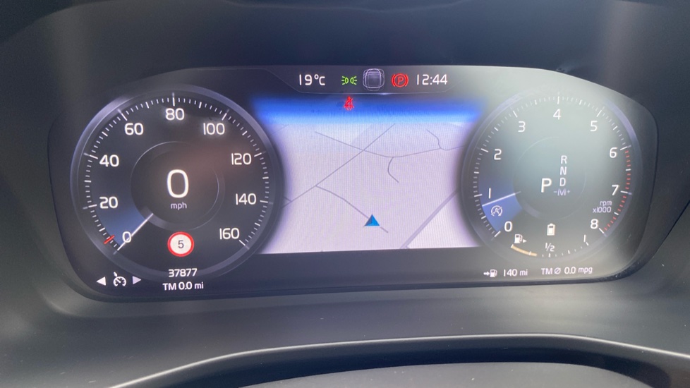 Volvo XC40 2.0 B4P R DESIGN Pro 5dr Auto Petrol Estate - Image 11