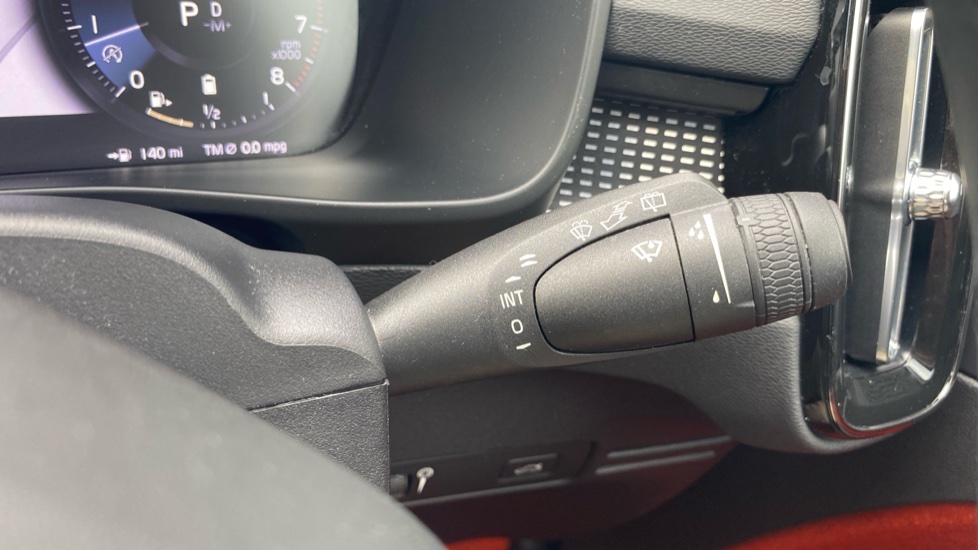 Volvo XC40 2.0 B4P R DESIGN Pro 5dr Auto Petrol Estate - Image 23