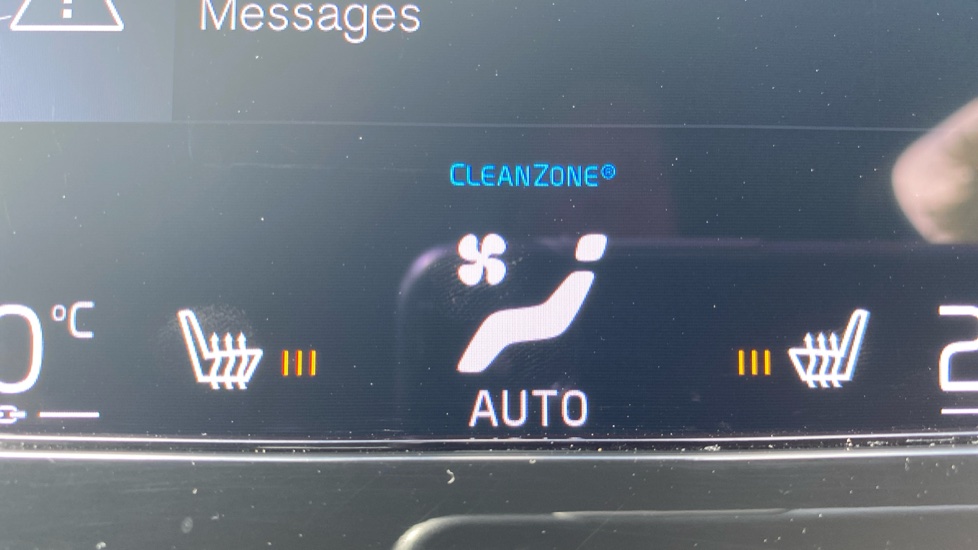 Volvo XC40 2.0 B4P R DESIGN Pro 5dr Auto Petrol Estate - Image 31