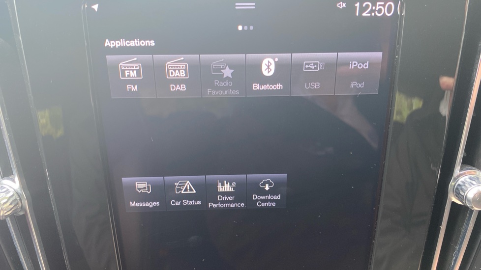Volvo XC40 2.0 B4P R DESIGN Pro 5dr Auto Petrol Estate - Image 37