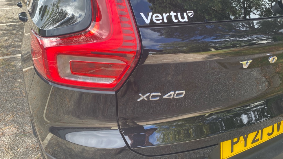 Volvo XC40 2.0 B4P R DESIGN Pro 5dr Auto Petrol Estate - Image 46