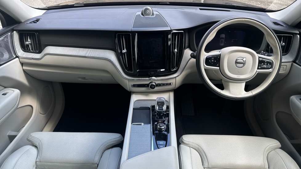 Volvo XC60 2.0 T8 [455] PHEV Ultra Dark 5dr AWD Geartronic Estate - Image 5