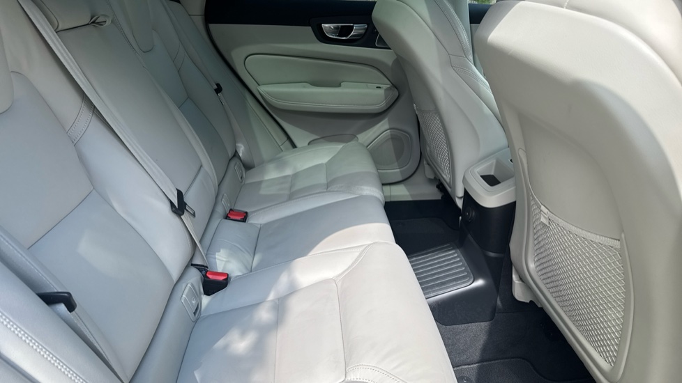 Volvo XC60 2.0 T8 [455] PHEV Ultra Dark 5dr AWD Geartronic Estate - Image 6