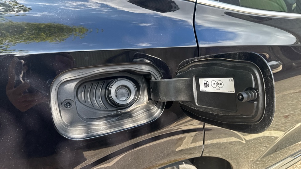 Volvo XC60 2.0 T8 [455] PHEV Ultra Dark 5dr AWD Geartronic Estate - Image 16