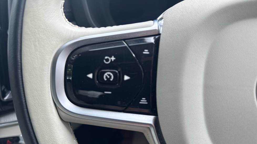 Volvo XC60 2.0 T8 [455] PHEV Ultra Dark 5dr AWD Geartronic Estate - Image 21