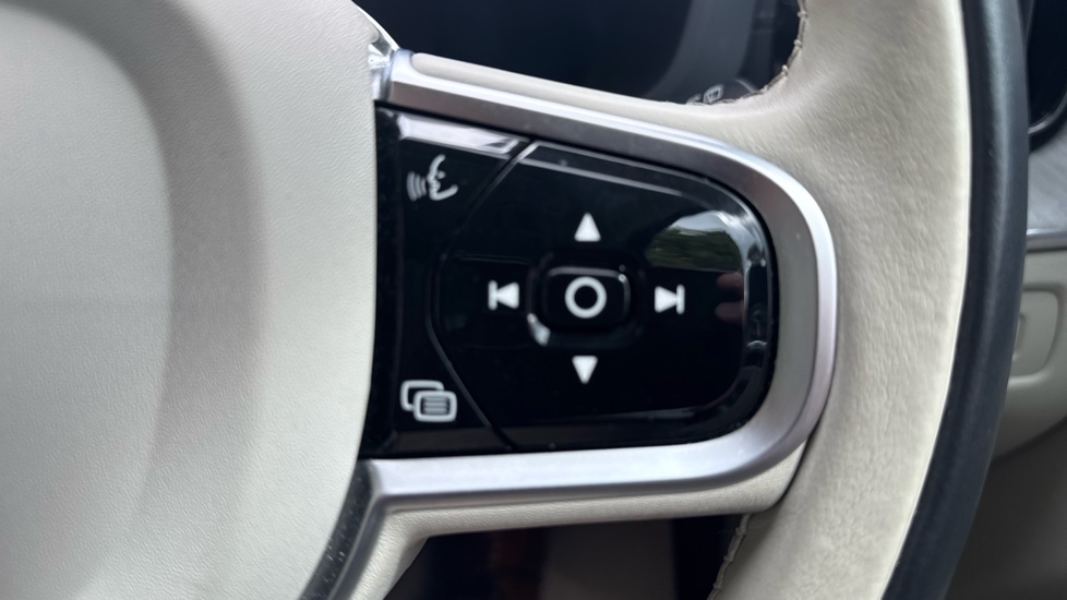 Volvo XC60 2.0 T8 [455] PHEV Ultra Dark 5dr AWD Geartronic Estate - Image 22