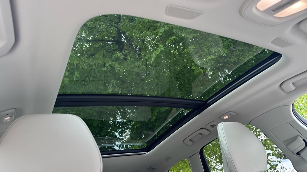 Volvo XC60 2.0 T8 [455] PHEV Ultra Dark 5dr AWD Geartronic Estate - Image 31