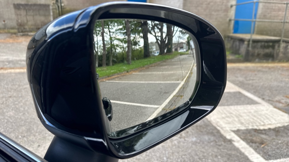 Volvo XC60 2.0 T8 [455] PHEV Ultra Dark 5dr AWD Geartronic Estate - Image 32