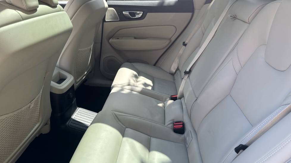 Volvo XC60 2.0 T8 [455] PHEV Ultra Dark 5dr AWD Geartronic Estate - Image 33