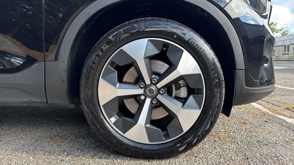 Volvo XC40 2.0 B3P Plus Dark 5dr Auto Petrol Estate - Image 9