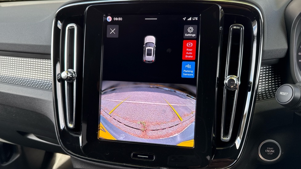 Volvo XC40 2.0 B3P Plus Dark 5dr Auto Petrol Estate - Image 19