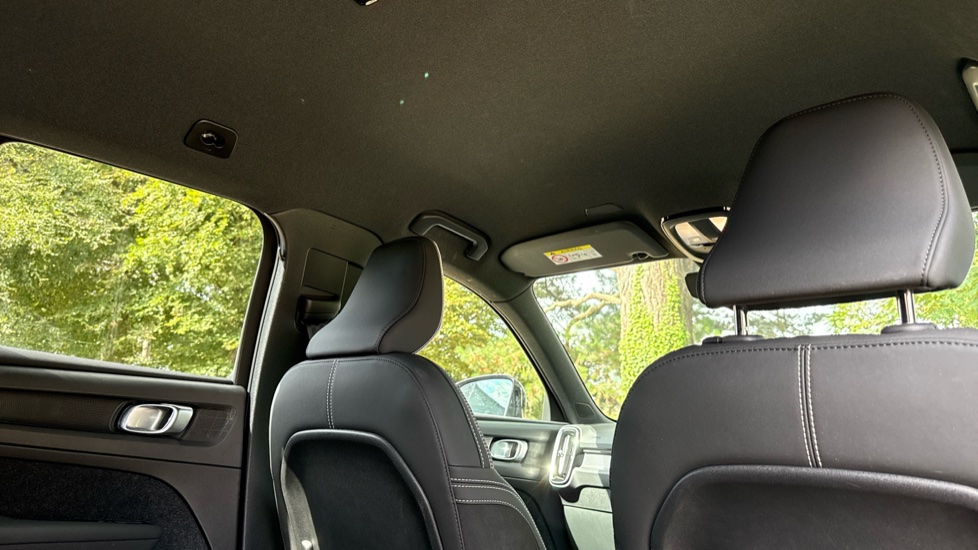 Volvo XC40 2.0 B3P Plus Dark 5dr Auto Petrol Estate - Image 31