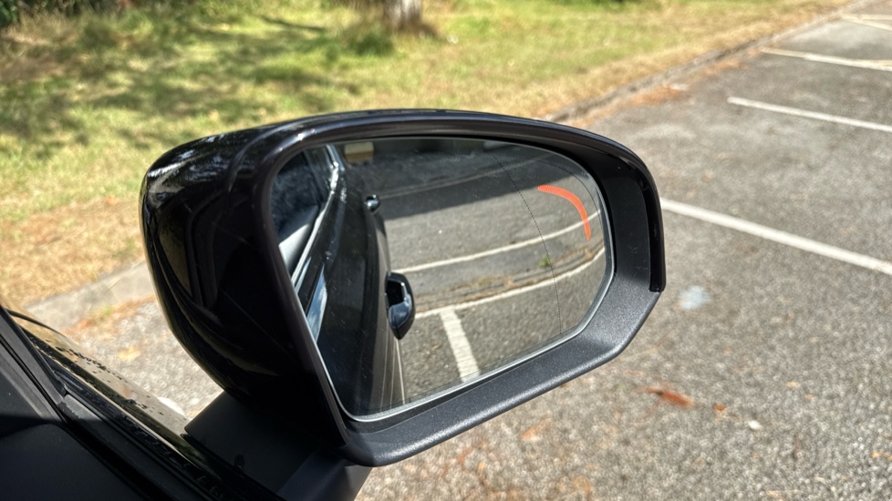 Volvo XC40 2.0 B3P Plus Dark 5dr Auto Petrol Estate - Image 32