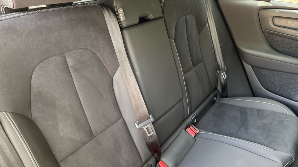 Volvo XC40 2.0 B3P Plus Dark 5dr Auto Petrol Estate - Image 33