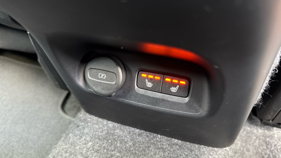 Volvo XC40 2.0 B3P Plus Dark 5dr Auto Petrol Estate - Image 36