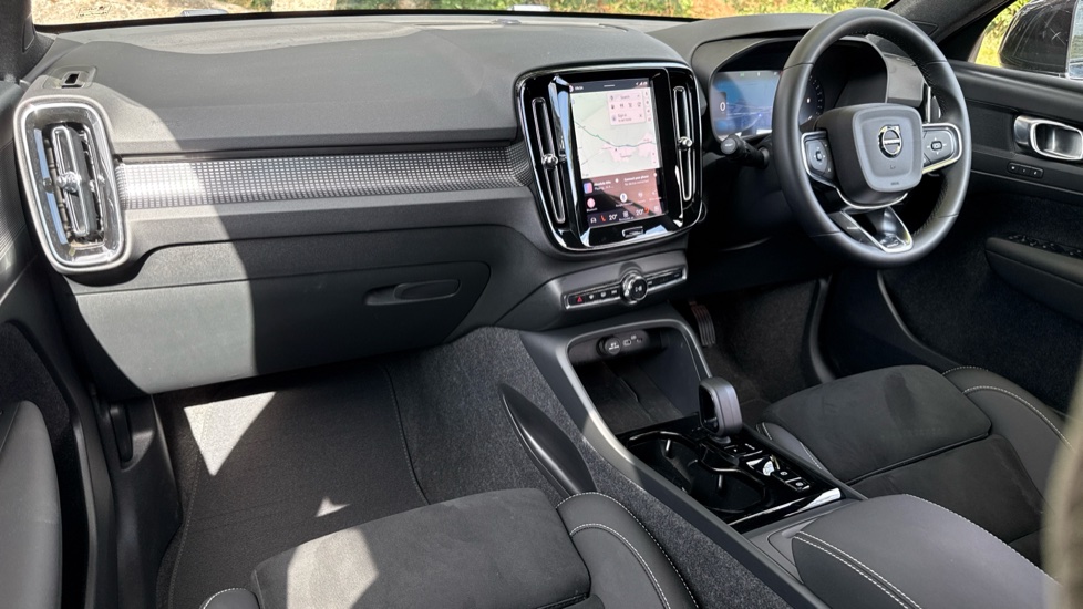 Volvo XC40 2.0 B3P Plus Dark 5dr Auto Petrol Estate - Image 37