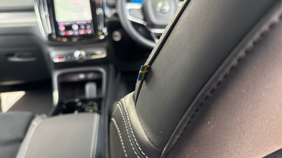 Volvo XC40 2.0 B3P Plus Dark 5dr Auto Petrol Estate - Image 38
