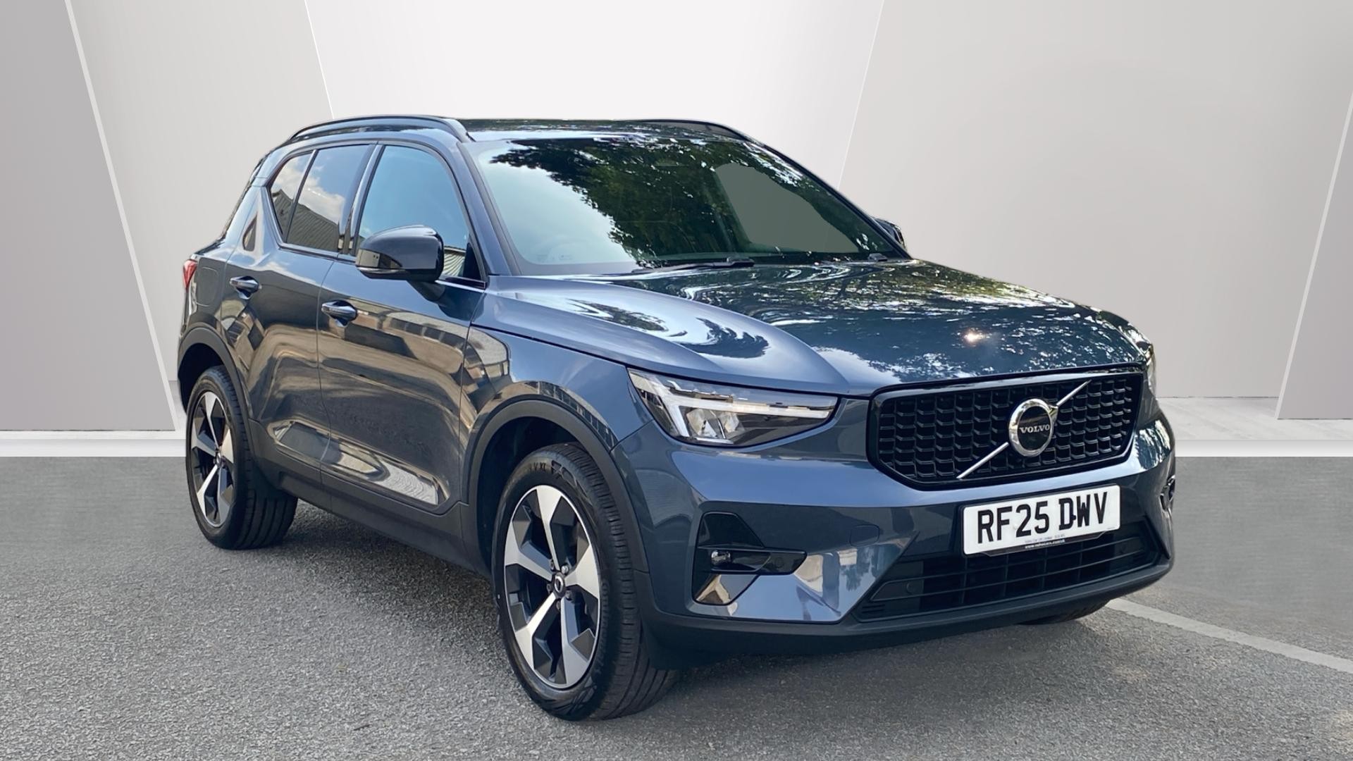Volvo XC40 listing photo