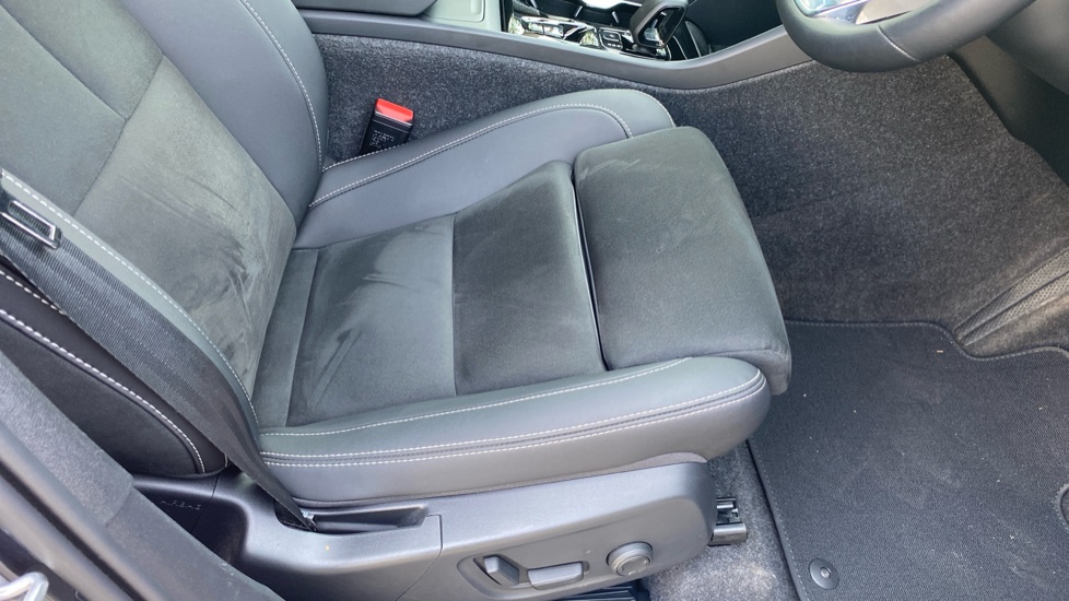 Volvo XC40 2.0 B3P Plus Dark 5dr Auto Petrol Estate - Image 30