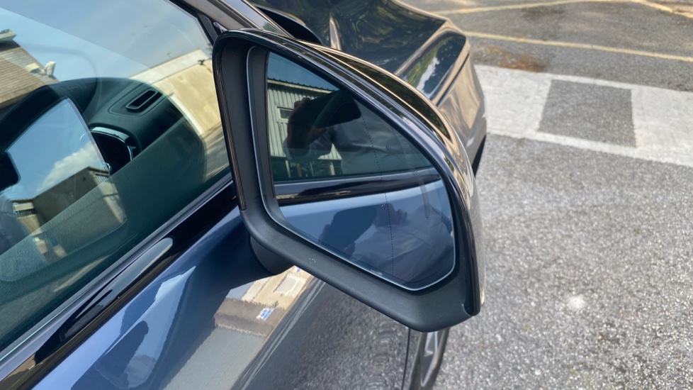 Volvo XC40 2.0 B3P Plus Dark 5dr Auto Petrol Estate - Image 32