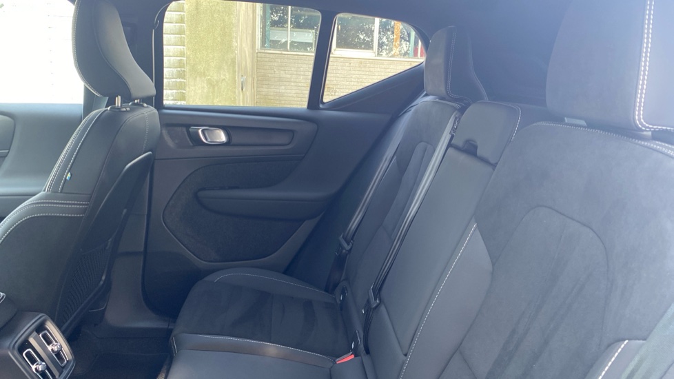 Volvo XC40 2.0 B3P Plus Dark 5dr Auto Petrol Estate - Image 33