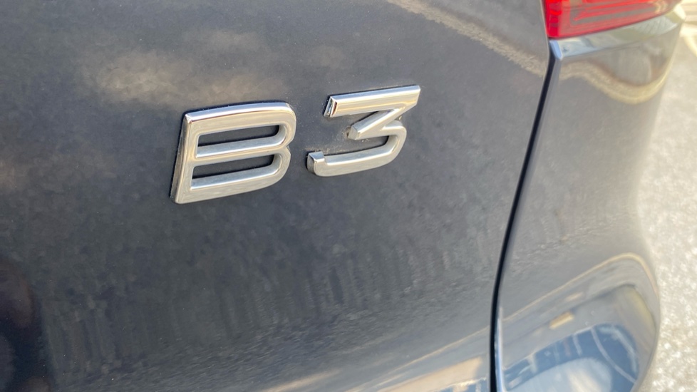 Volvo XC40 2.0 B3P Plus Dark 5dr Auto Petrol Estate - Image 45