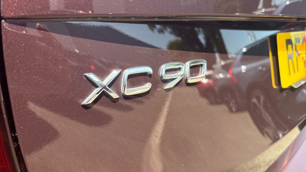 Volvo XC90 2.0 B5P Ultra Dark 5dr AWD Geartronic Petrol Estate - Image 46