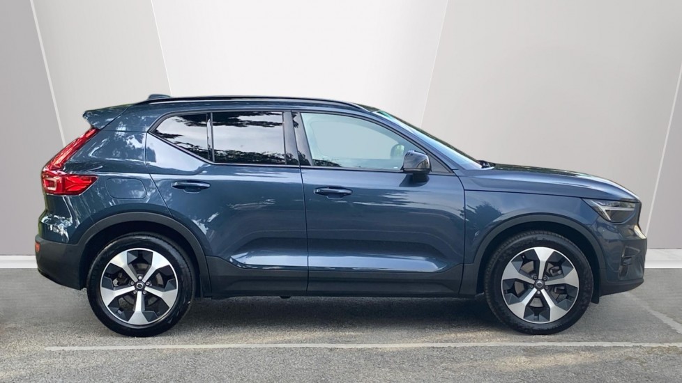 Volvo XC40 2.0 B4P Plus Dark 5dr Auto Petrol Estate - Image 3