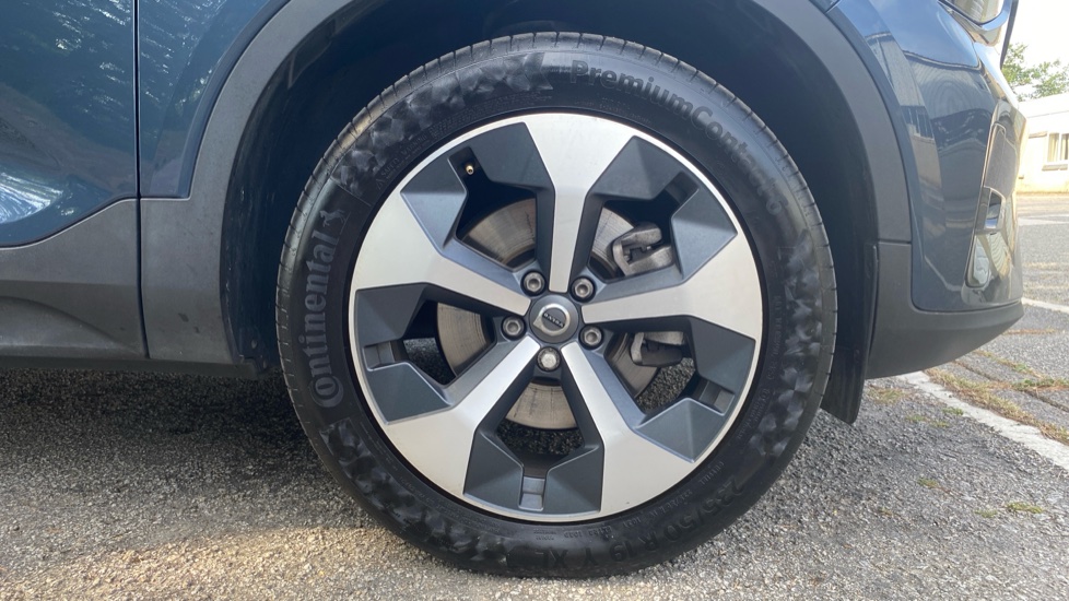 Volvo XC40 2.0 B4P Plus Dark 5dr Auto Petrol Estate - Image 9