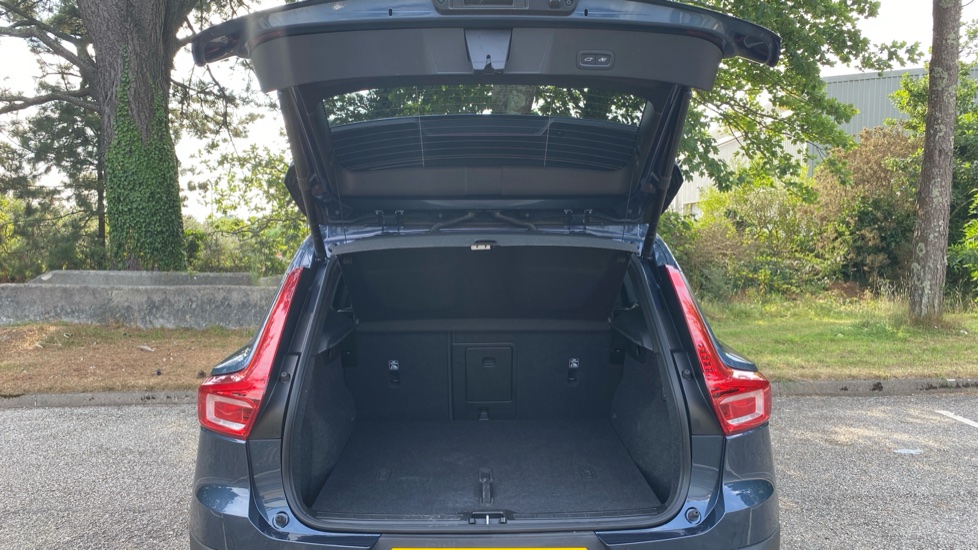 Volvo XC40 2.0 B4P Plus Dark 5dr Auto Petrol Estate - Image 13